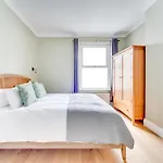 Charming Elegance At The Pontcanna Pearl - Prime Location With Comfort And Style